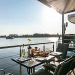 Botel Hausboot Joana *