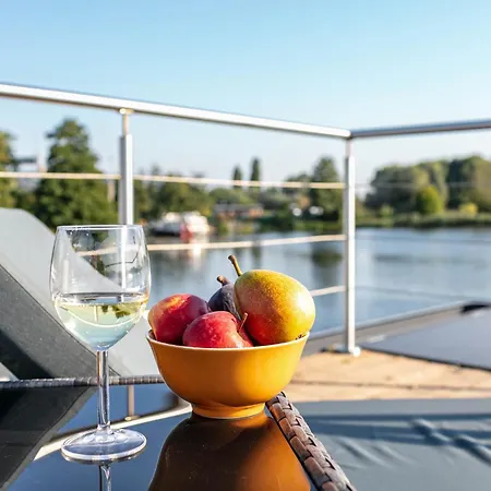 Ботель Hausboot Joana Цеденик
