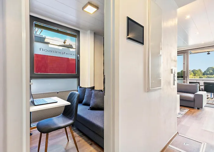 Hausboot Joana بوتيل