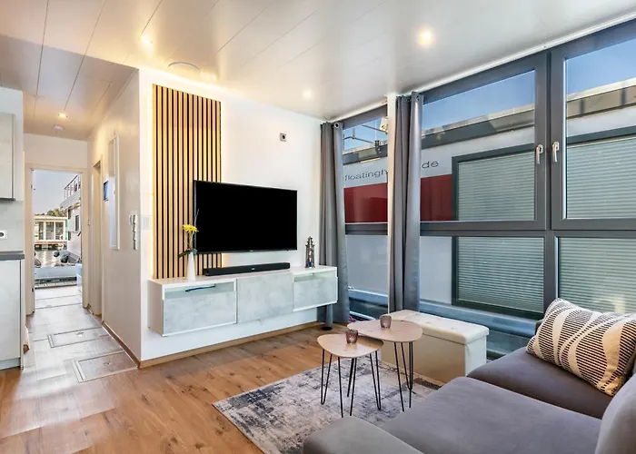 Hausboot Joana بوتيل *